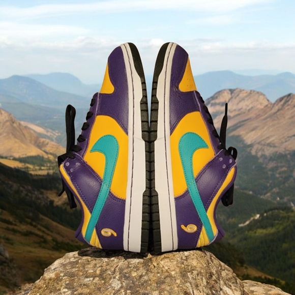 Nike Women's Size 9 Purple Lisa Leslie and Emerald mid top Sneakers. - Picture 2 of 10